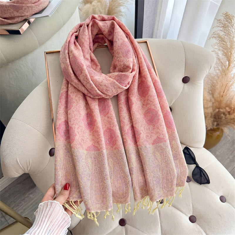 Blush Pink Vintage Paisley Jac - Shawl Wrap Winter recension och pris